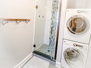 Shower, hair dryer, towels - Lavallette Gorgeous 3 Bed/2 Bath Beach Block Rental-Beach Access Street, Badges (Lavallette)