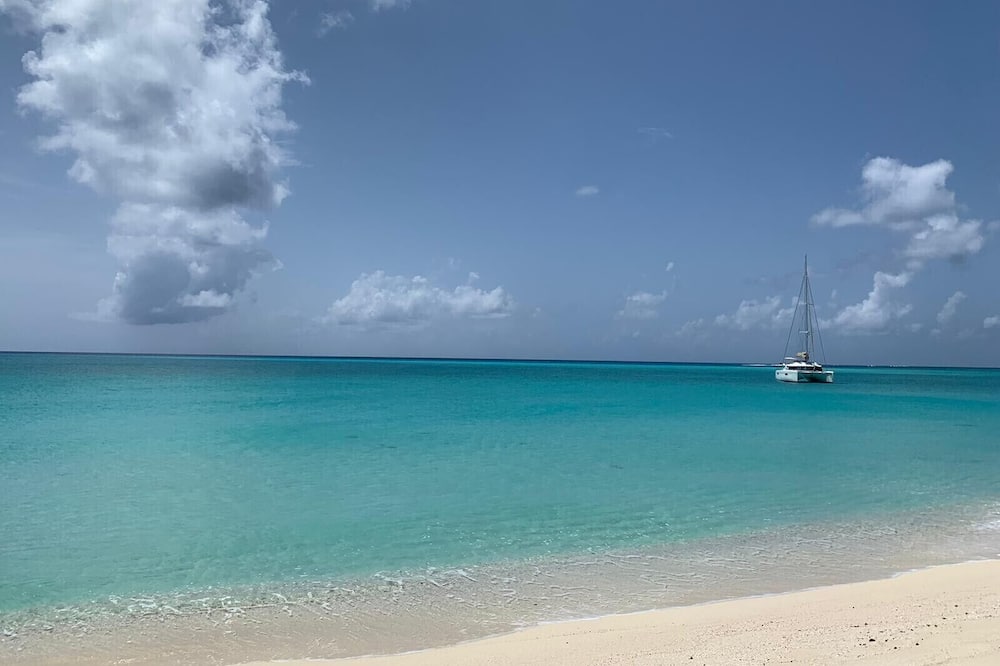 Waterfront Villa - dockage for 2 boats included in rental