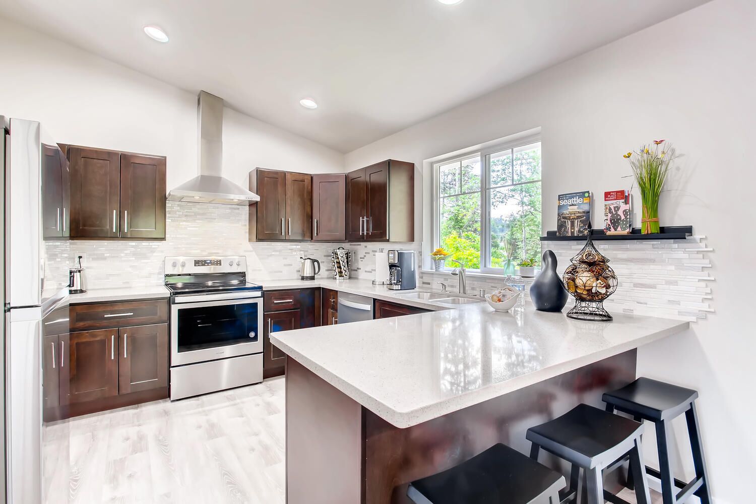 Modern A/C Home-close to Seattle,Boeing,Snohomish Weddings.Large yard w/ firepit