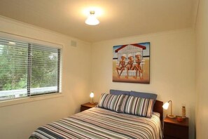 3 bedrooms, iron/ironing board, travel crib, free WiFi