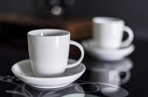 Fridge, microwave, electric kettle, dining tables - Bukit Jalil Cozy Apartment highway exit (Kuala Lumpur)