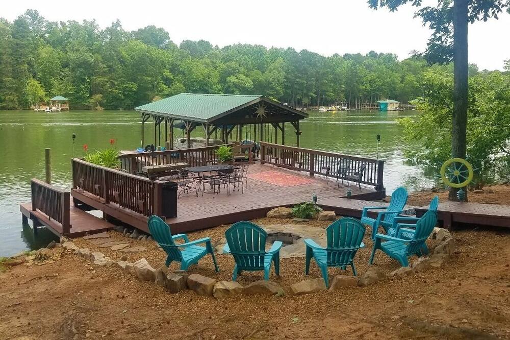 Private home on beautiful Mountain Island Lake in Charlotte