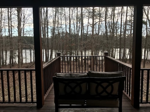 Majestic Lakefront Log Cabin located in the NC High Plains
