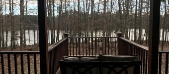 Majestic Lakefront Log Cabin located in the NC High Plains