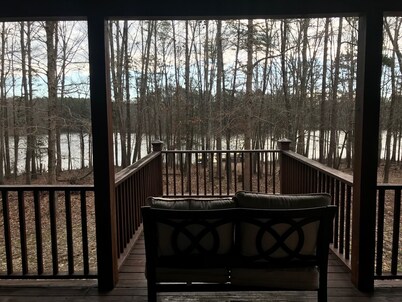 Majestic Lakefront Log Cabin located in the NC High Plains