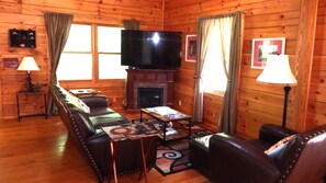 Smart TV, fireplace - Majestic Lakefront Log Cabin located in the NC High Plains (Roxboro)