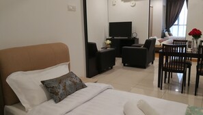 2 bedrooms, iron/ironing board, WiFi, bed sheets