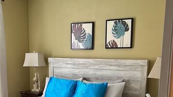 1 slaapkamer, een strijkplank/strijkijzer, gratis wifi, beddengoed