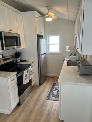 Fridge, microwave, oven, stovetop - Scarborough Beach Cottage - Walk to the Beach SUMMER 2027 BOOKING NOW (Narragansett)