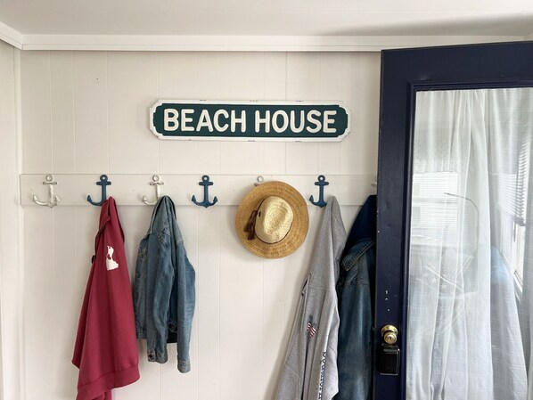 Interior - Scarborough Beach Cottage - Walk to the Beach SUMMER 2027 BOOKING NOW (Narragansett)
