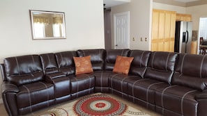 TV connectée, cheminée, jeux vidéo, lecteur de DVD