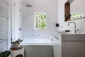 Combined shower/tub, hair dryer, towels, soap