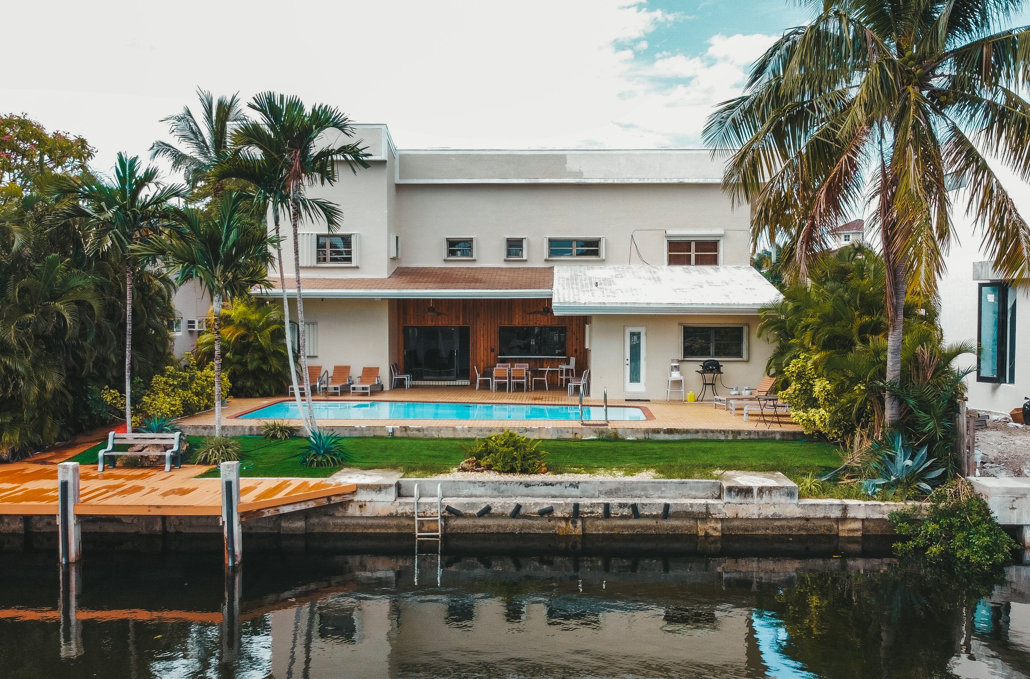  Waterfront 5 bedrooms & loft Private Pool Gorgeous Views and 2 Kayaks 