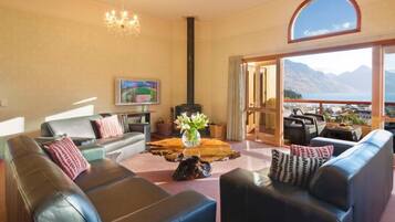 Smart TV, fireplace, DVD player, toys