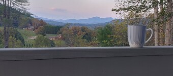 Octagon House: Utrolig fjellutsikt, privat, men nær alt