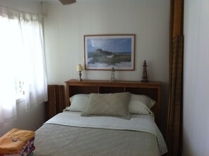 4 عدّة غرف نوم ومكواة/لوح كي وواي فاي وملاءات أسرّة