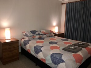 2 Schlafzimmer, Bügeleisen/Bügelbrett, Bettwäsche, Rollstuhlgeeignet