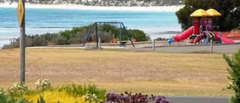 Una spiaggia nelle vicinanze, teli da spiaggia