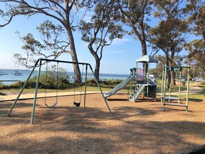 Children’s area - Bliss on the Bay -Beachfront, Dog friendly (Callala Bay)