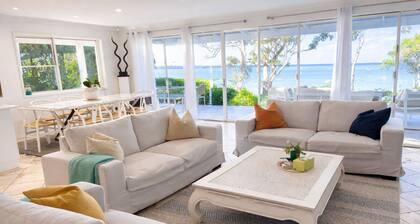 Bliss on the Bay -Beachfront, Dog friendly
