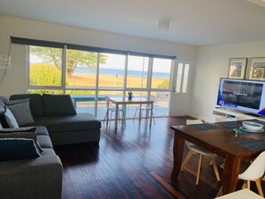 Smart TV, DVD player - Million $$$ majestic waterfront views BBQ fishing beach wineries (St Leonards)