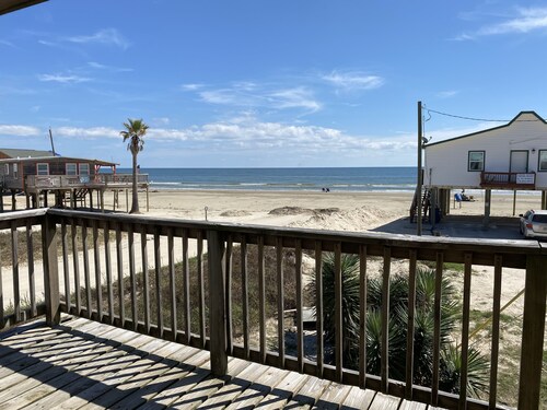 Beachfront fun!  - Great easy beach access, beach views, Pet friendly!