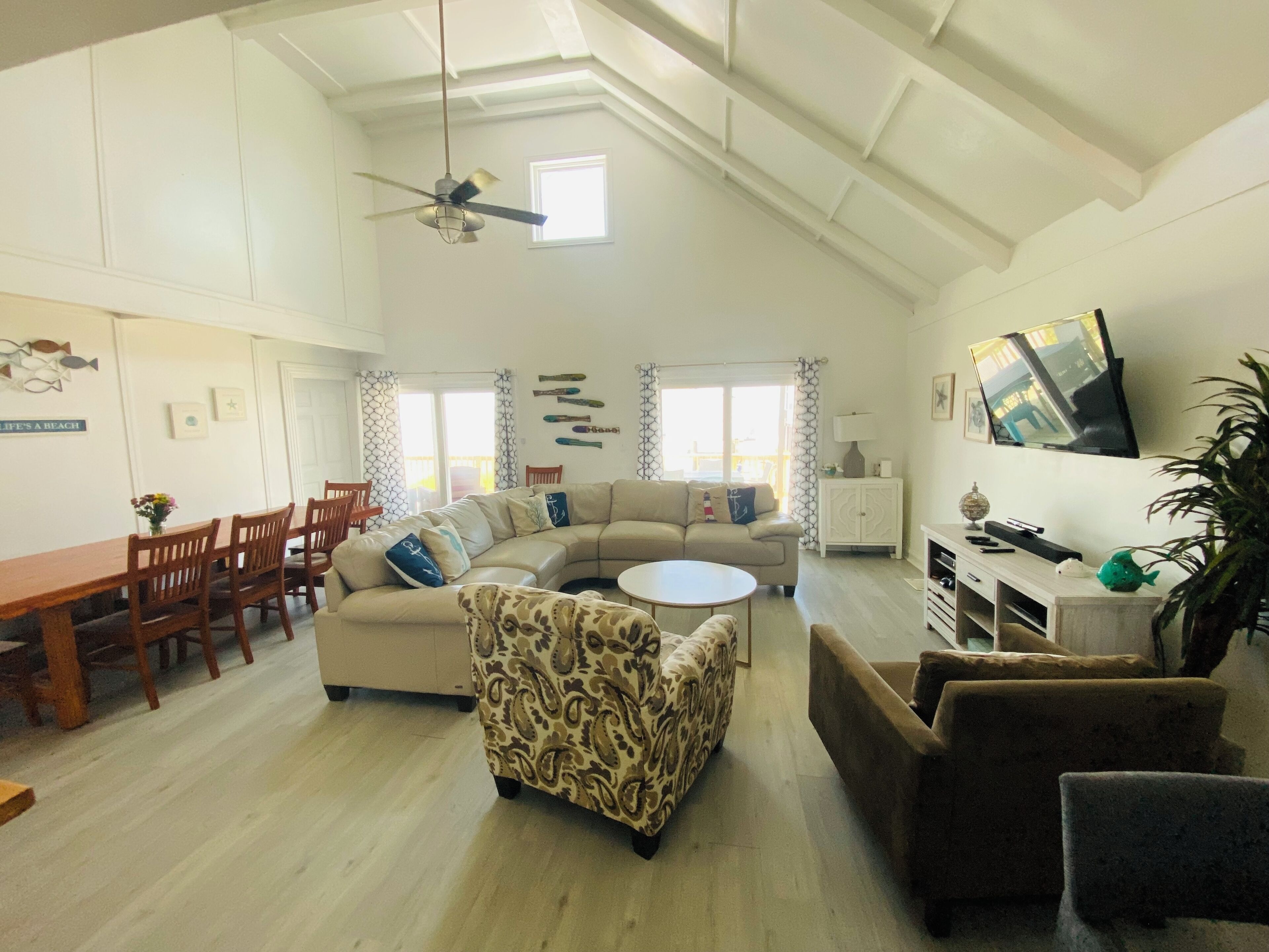 Beachfront Fun!  - Great Easy Beach Access, Beach Views, Pet Friendly! - Quintana Beach
