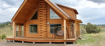 Beautiful, Serene Log Cabin Lodge