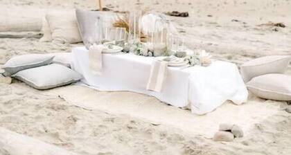 The Quonset - Large Unique home 1 mile to beach