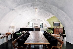 Interior - The Quonset - Large Unique home 1 mile to beach (Tiverton)
