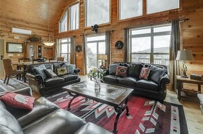 Smart TV, fireplace, Netflix, ping pong