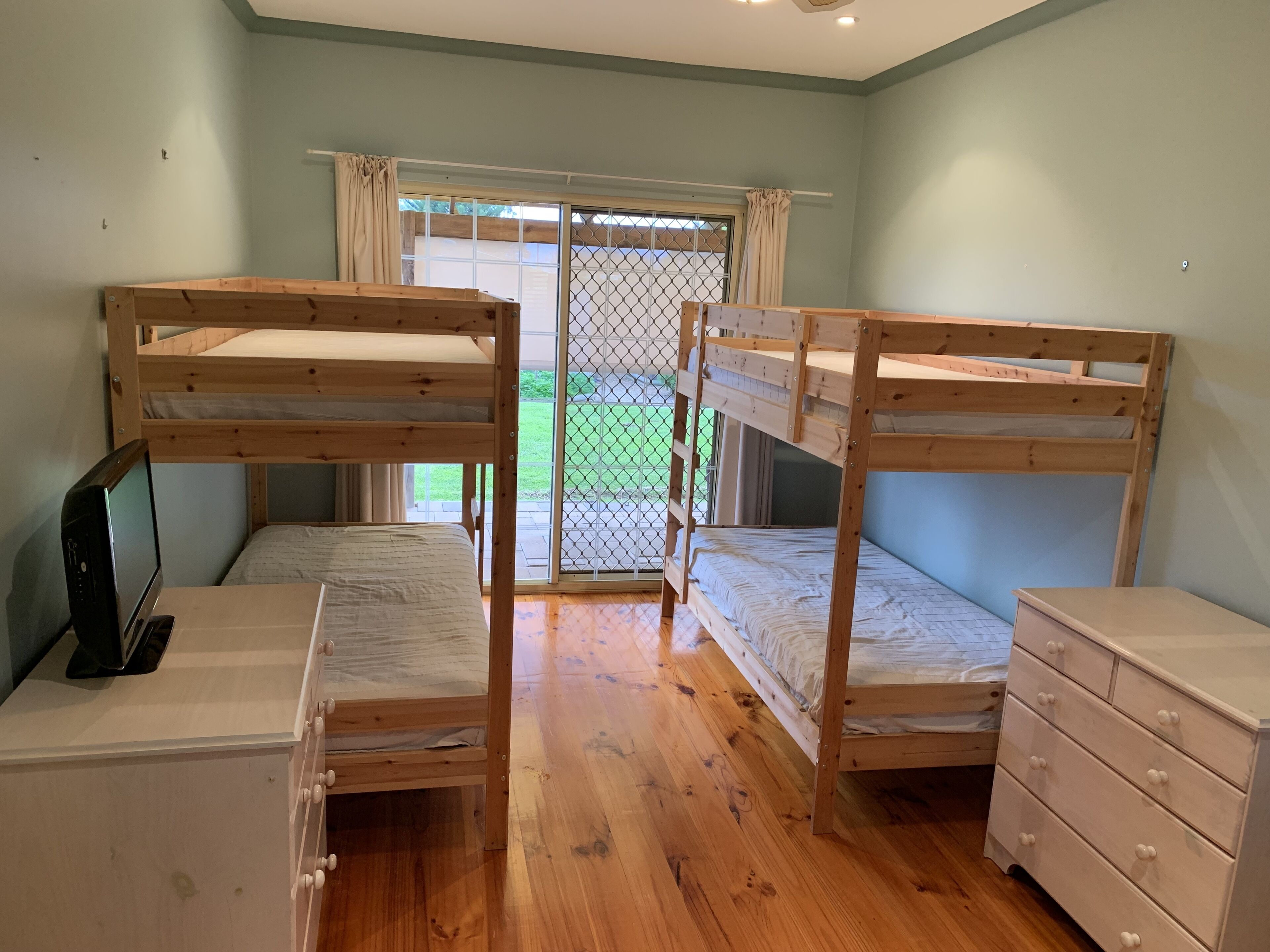 2 bedrooms, desk, iron/ironing board, travel cot