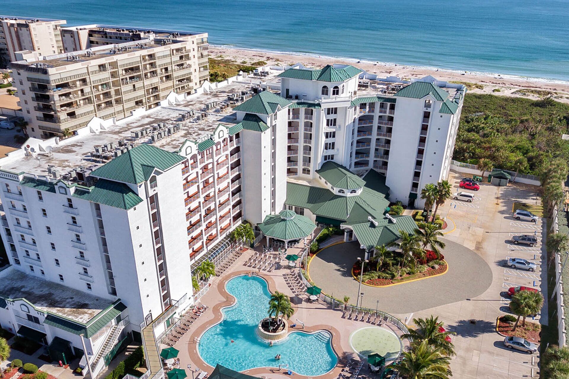 Beautiful Ocean Front Condo - Vacation Resort in Cocoa Beach - Great pool