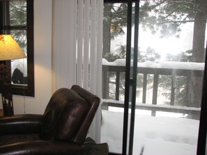 Interior - PERFECT LOCATION, WALK TO VILLAGE!!! 2BDRM + LOFT, 2 BA (Mammoth Lakes)