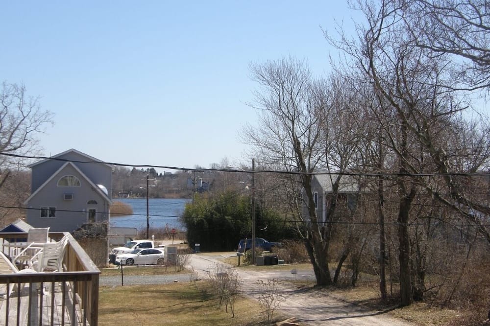 Spacious 6 Bedroom Beach Property in Bonnets Shores-Sleeps 14