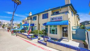 Exterior - Balcony Ocean view, heart of MB, garage and bikes (San Diego)