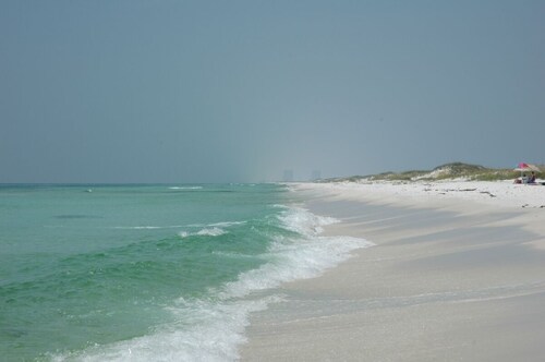 Beautiful Townhouse on the Sugar White Sands of Pensacola Beach, Fla