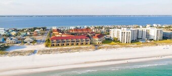 Hermosa casa adosada en las arenas blancas como el azúcar de Pensacola Beach, Fla