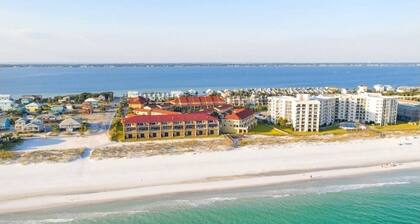 Beautiful Townhouse on the Sugar White Sands of Pensacola Beach, Fla