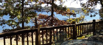 BERGS NEST-Lakefront Home-Incredible Shoreline Close to House! 