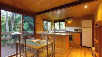 Full-sized fridge, microwave, stovetop, cookware/dishes/utensils