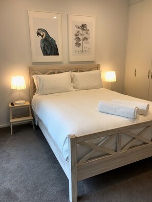 4 bedrooms, desk, iron/ironing board, free WiFi