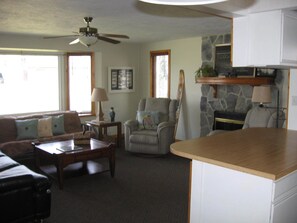 Televisio, takka, DVD-soitin