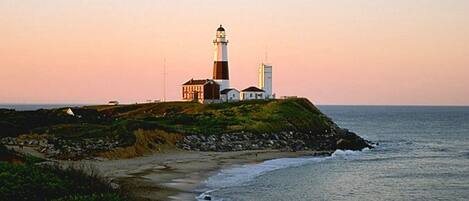 In Strandnähe, Liegestühle, Strandtücher