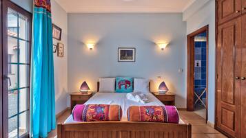 5 chambres, coffres-forts dans les chambres, fer et planche Ă  repasser
