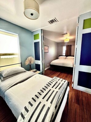 2 bedrooms, desk, iron/ironing board, free WiFi - Eastside Oasis - Near Train & Downtown - Fenced Yard (Austin)