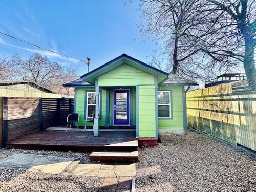 Eastside Oasis - Near Train & Downtown - Fenced Yard