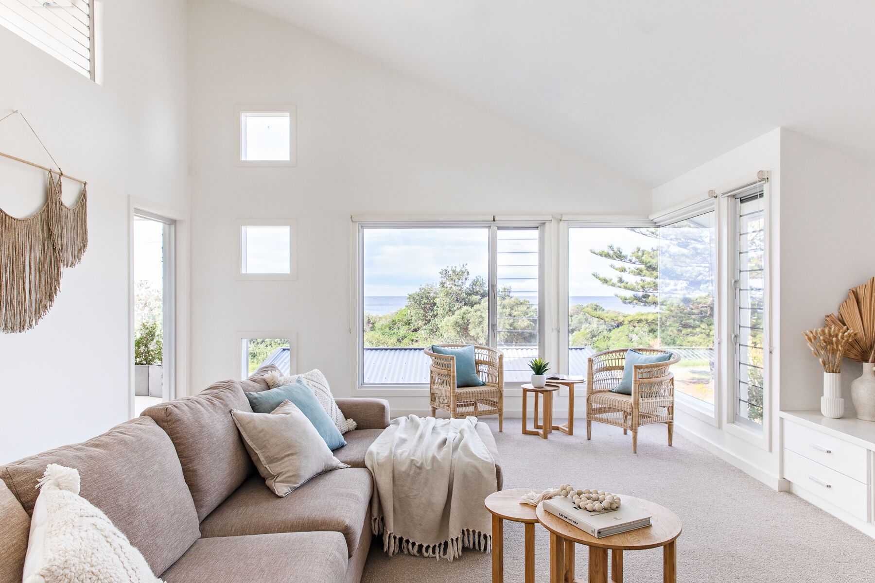 Special (May to Aug)* Luxury beach house, heated pool, spa, ocean views, cubby