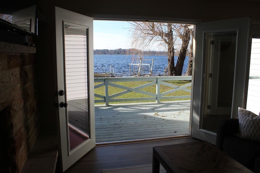 Renovated Lake House On Gorgeous Big Fish Lake!