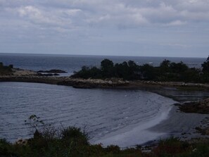 Beach nearby, beach towels - Cape Ann, Annisquam panoramic ocean views from every room. (Gloucester)
